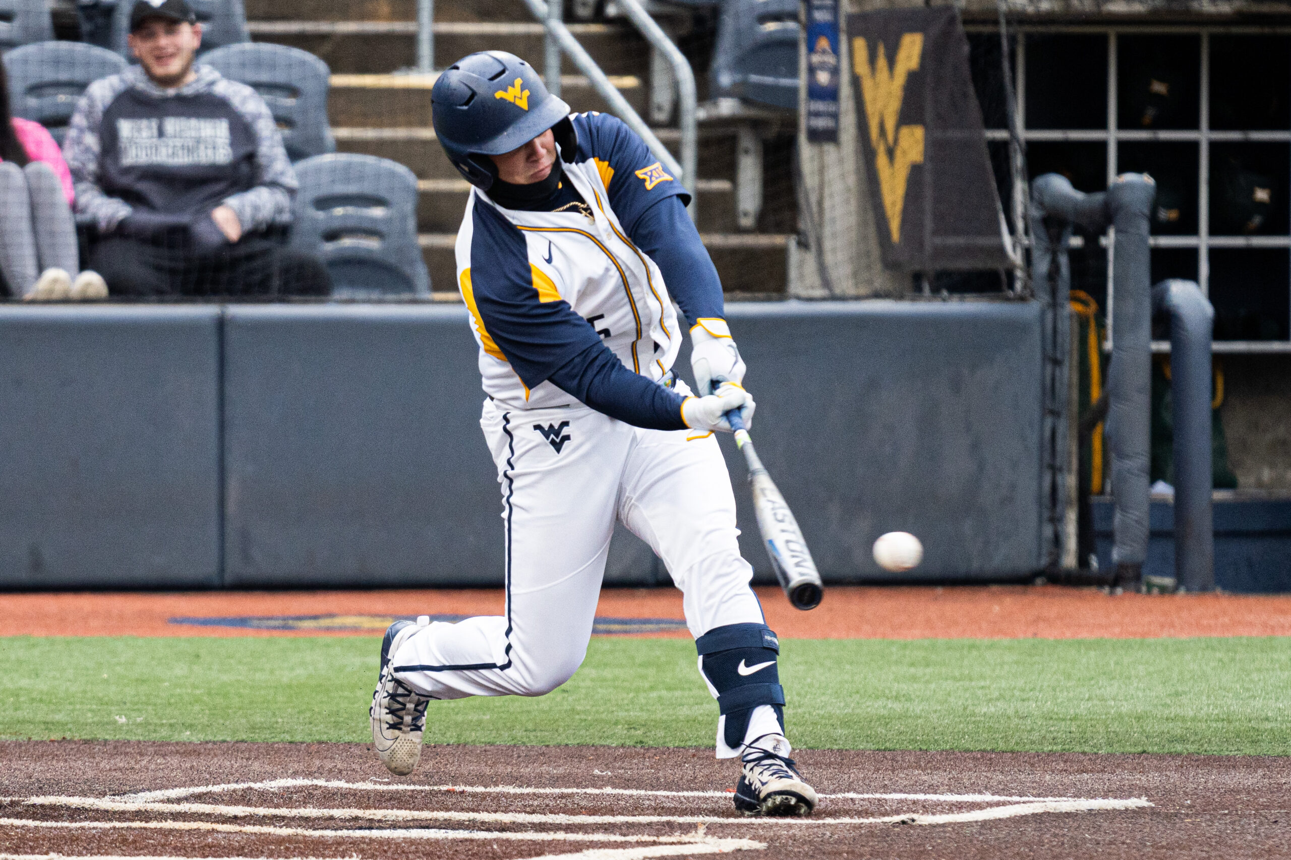 West Virginia downs Baylor to take early lead in Big 12 standings
